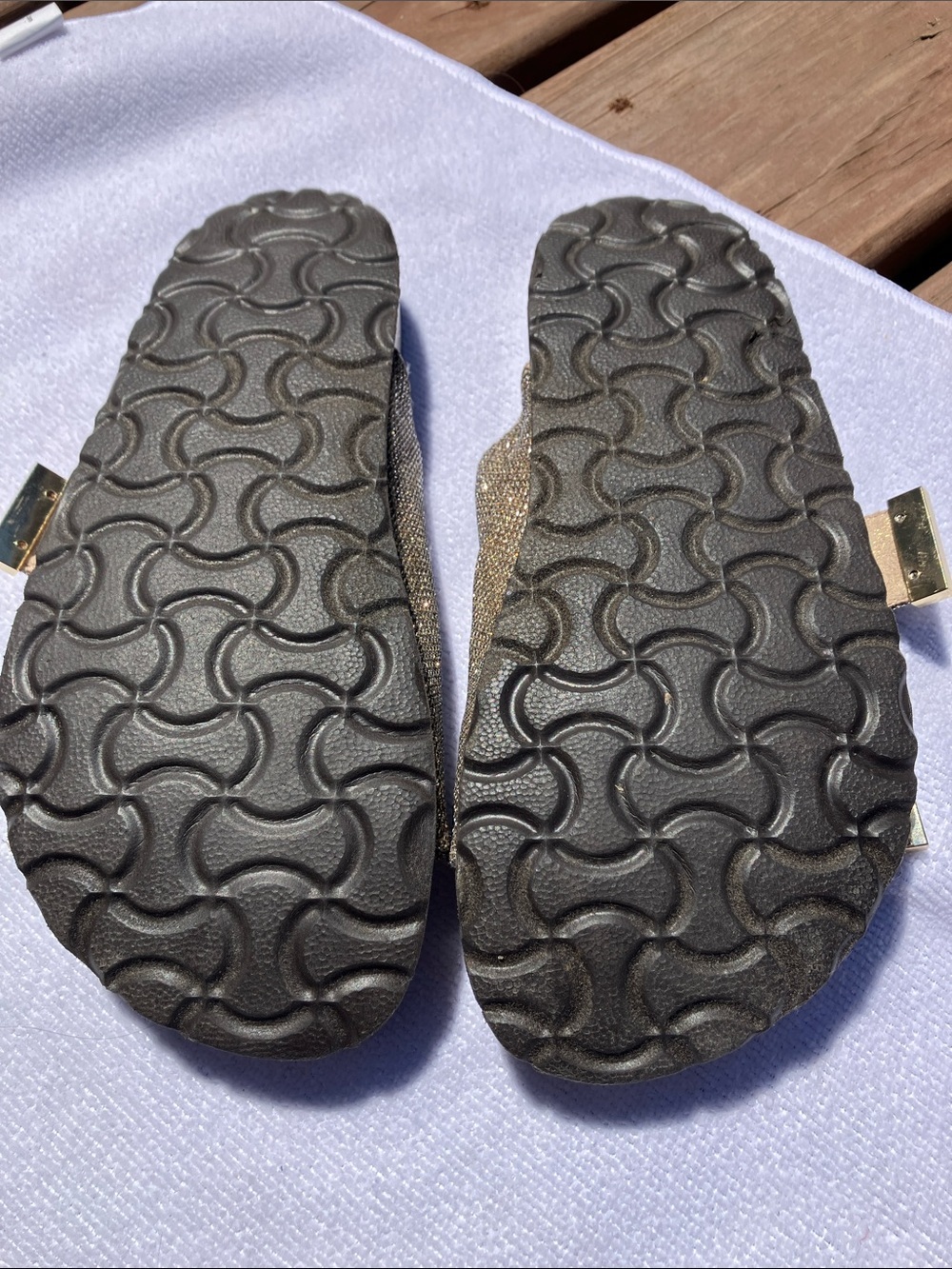 White Mountain Women’s Sz 6M “Gold Glitter” Fab Colorway Sandals-buckles - Picture 7 of 11